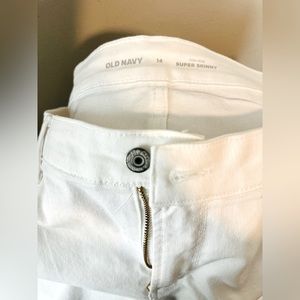 New size 14 super skinny old navy jeans